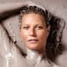 Gwyneth Paltrow posa topless a sus 44 años