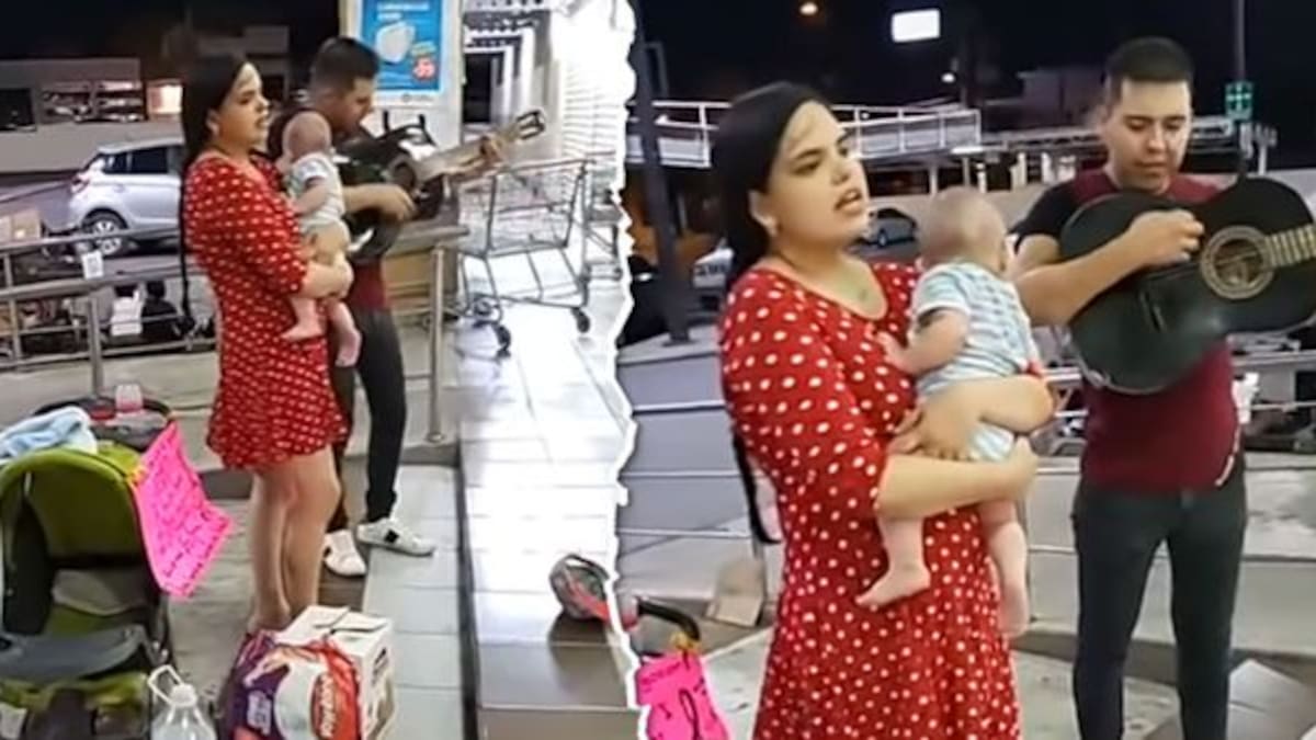 Pareja canta afuera de supermercado para comprar leche y pañales a su bebé