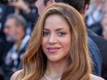 Shakira es comparada con Lady Di por usar “vestido de la venganza” tras separación con Piqué