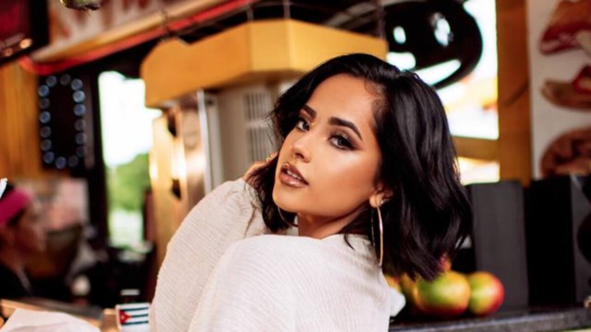 Becky G toca piano y sorprende a sus fans en Instagram