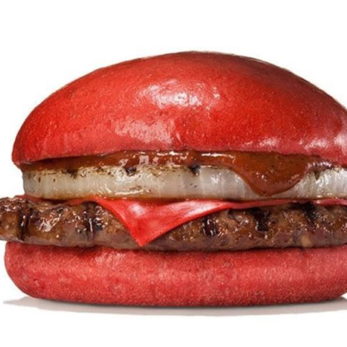 Cadena de hamburguesas tendrá una hamburguesa roja en Japón.