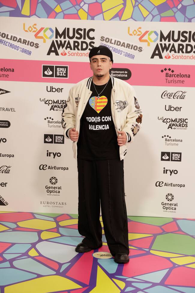 J Francis ha lucido una camiseta reivindicativa en apoyo a a una de las principales regiones afectadas por la DANA: "Todos con Valencia".