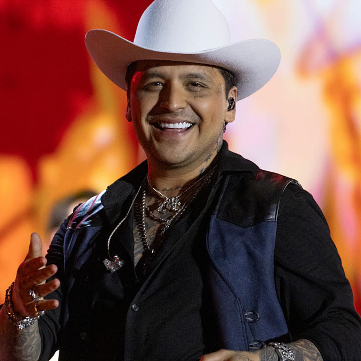 Christian Nodal rompe el silencio por la modelo que se parece a Cazzu en el video de su nueva canción “Un vals”