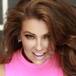 Thalía sufre aparatosa caída durante duelo de bikinis