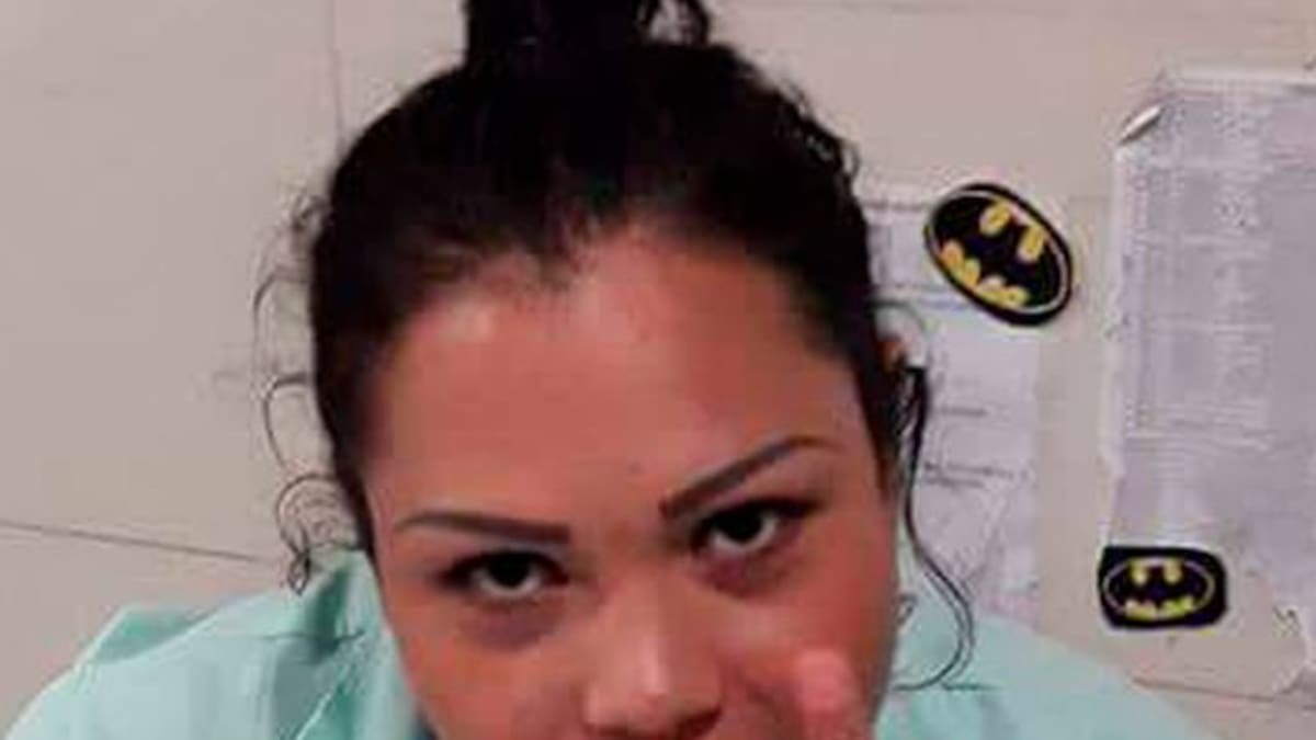 Suspenden a empleada del IMSS por hacer la Britney señal