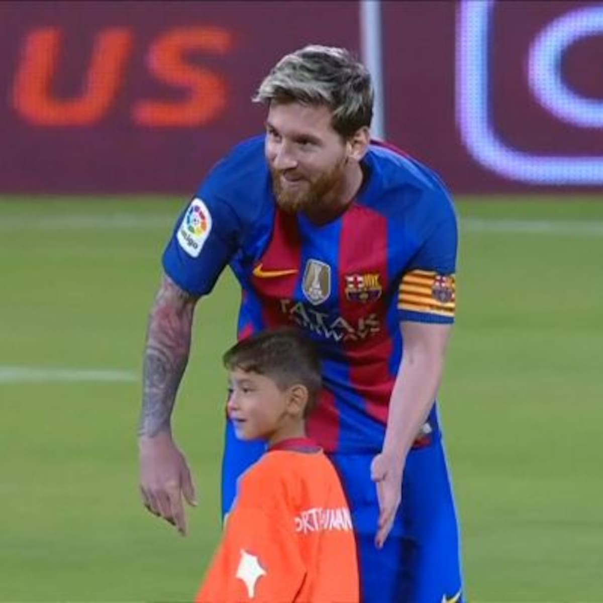 Niño afgano conoce a su héroe Lionel Messi