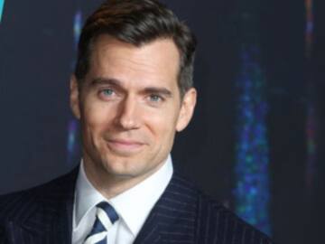 Henry Cavill queda impresionado al ver a Shakira y reacción se vuelve viral