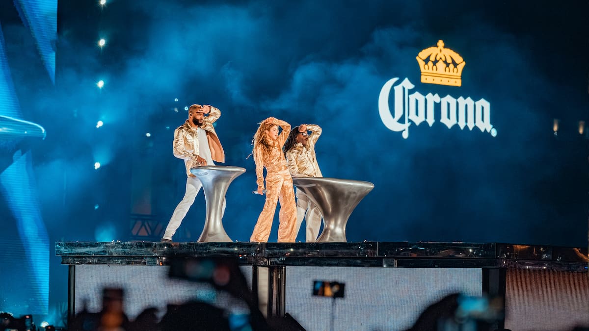 Shakira y Corona en el Zócalo: Un regalo histórico para más de 400 mil mexicanos que siempre dan el “Extra”