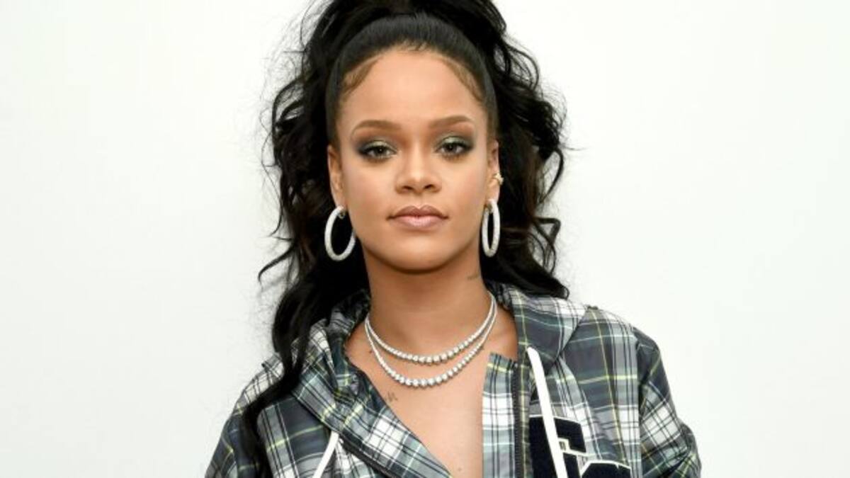 Rihanna da de qué hablar con sus delgadas cejas