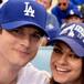 MILA KUNIS Y ASHTON KUTCHER SE BESAN CON PASIÓN PARA KISS CAM