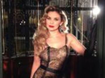 Aracely Arambula sorprende con selfie en traje de baño