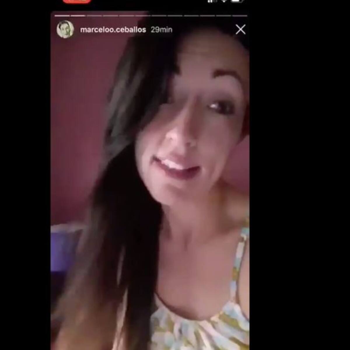 Olvidó el celular en casa de su novia y le fue de lo peor