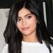 Kylie Jenner posa en toalla y finaliza rumores de embarazo
