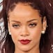 Confunde a joven con Rihanna y se hace viral