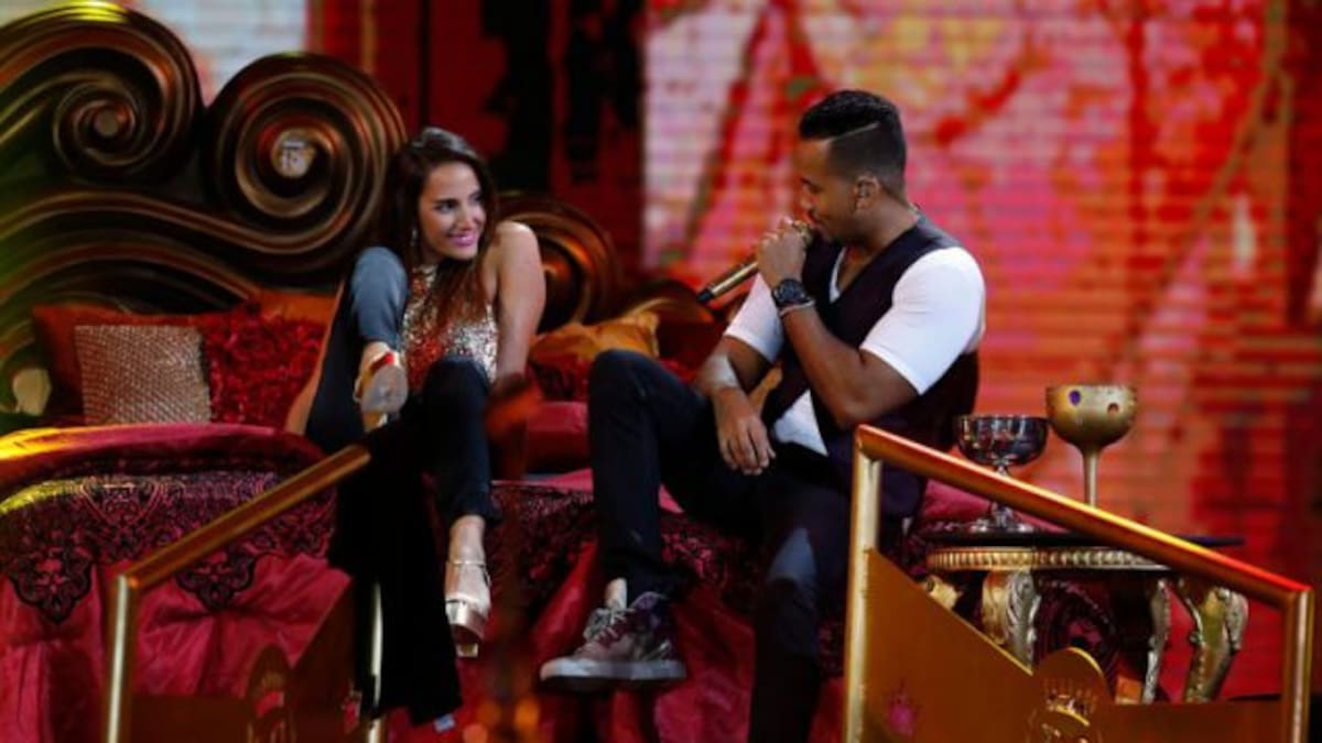 ¿Para besar a Romeo Santos hay que firmar contrato?