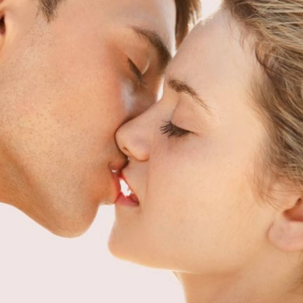 Cuando besas ¿a qué lado volteas?