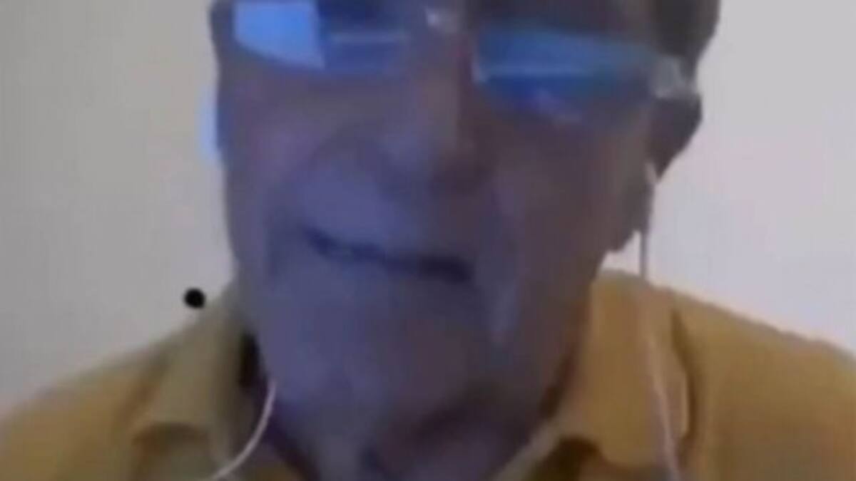 Alumnos hacen broma y sacan a profesor de clase virtual