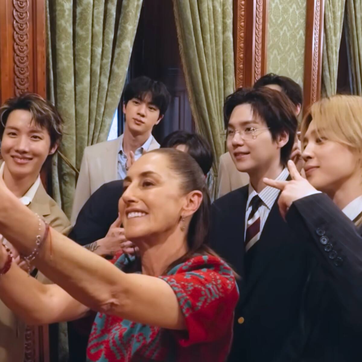 BTS tuvo un tierno gesto con Claudia Sheinbaum, presidenta de México, en su visita a Palacio Nacional
