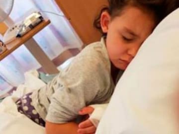 Esta niña cpmtrajo infección mortal tras probarse zapatos