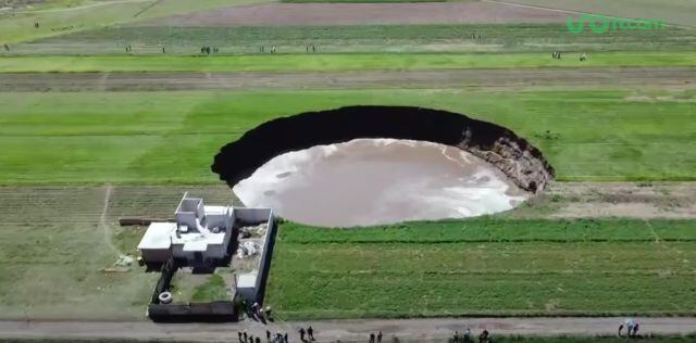 La casa de una familia está en riesgo, pues podría derrumbarse