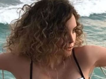 Critican a Belinda por foto en traje de baño