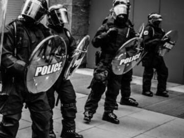 Maestros portan armas para defenderse en escuelas de Florida