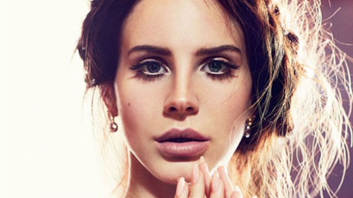 Lana del Rey muestra su belleza clásica