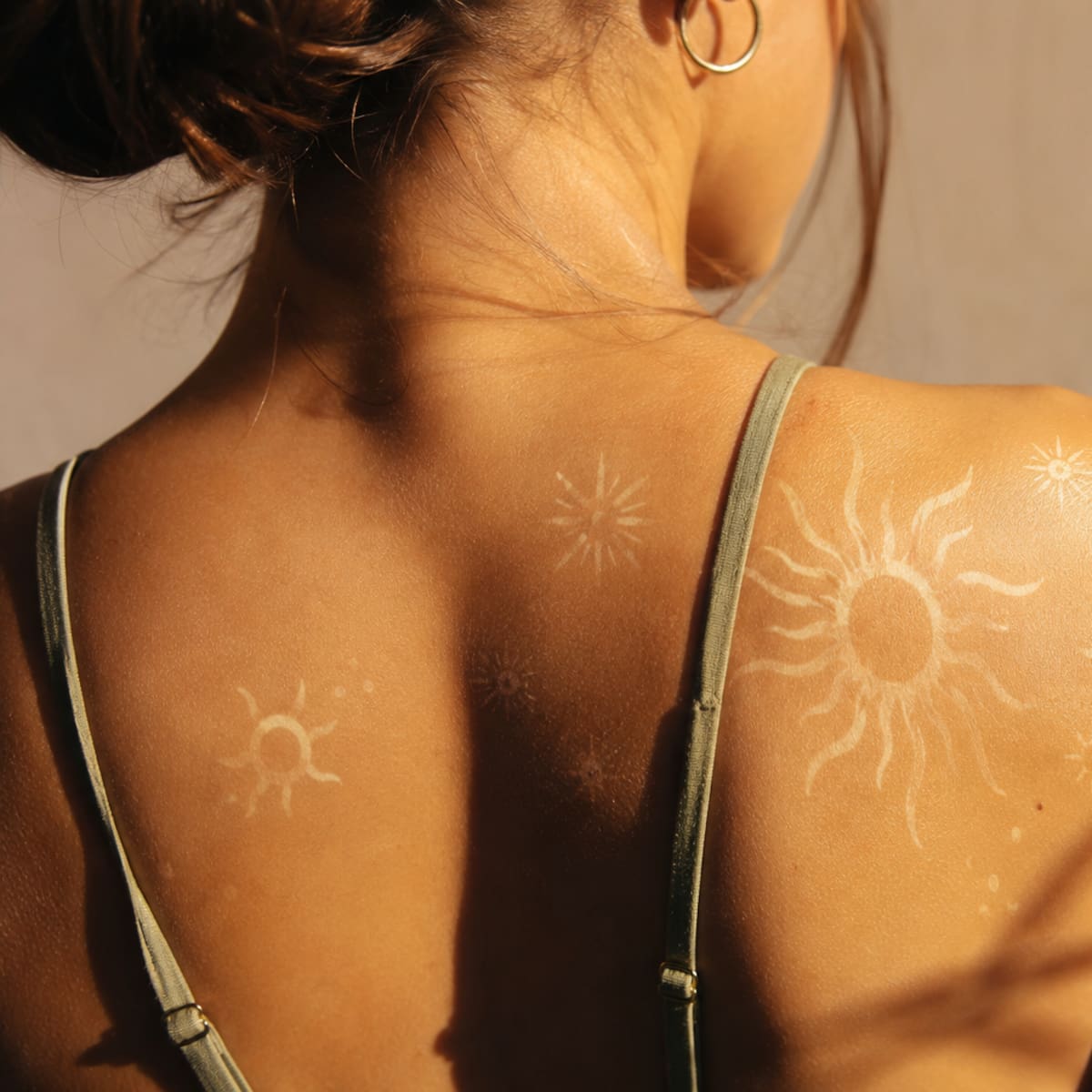 Todo lo que no te dicen de los tatuajes solares, ¿vale la pena hacerlos?