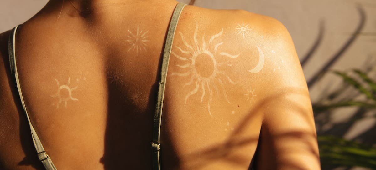 El riesgo de los tatuajes solares