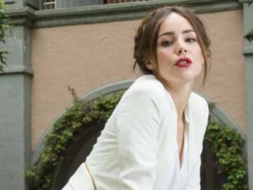 Camila Sodi posa con poca ropa