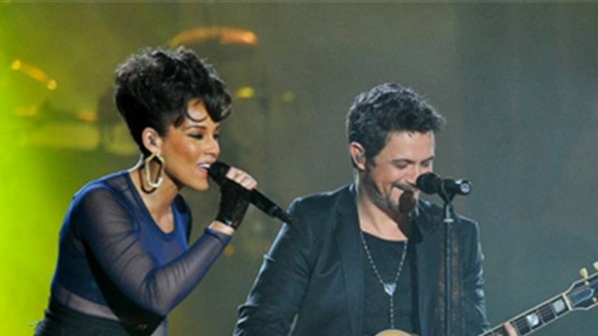 Alejandro Sanz, gran triunfador en los Premios 40 Principales 2012