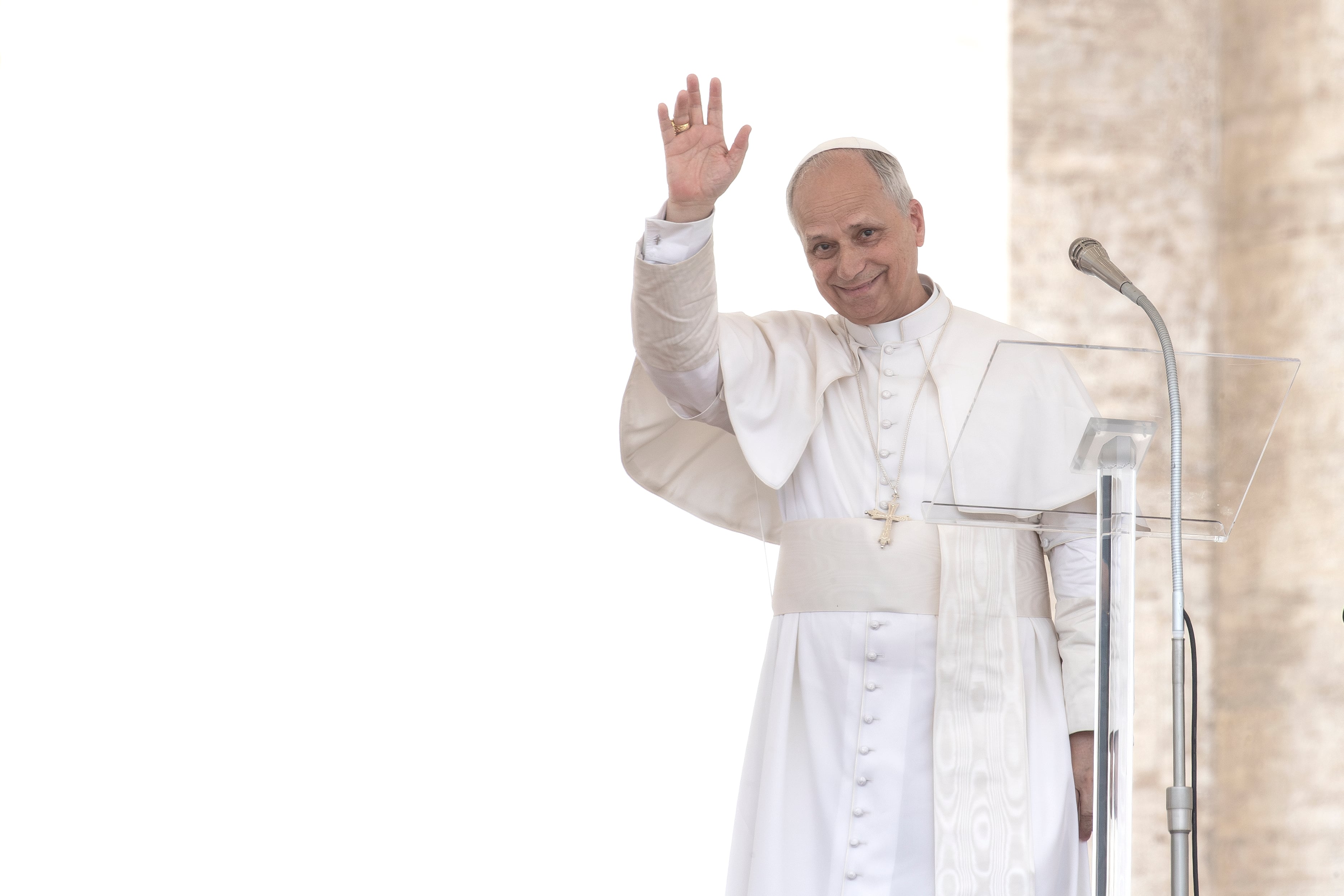 El Papa León XIV, el la plaza de San Pedro.