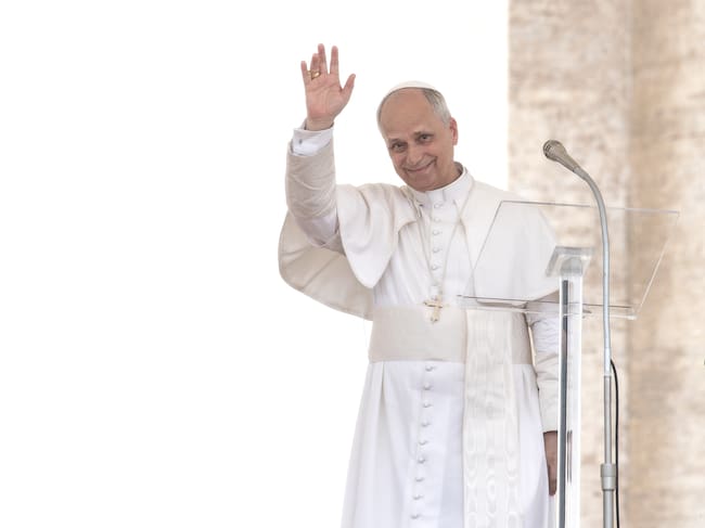 El Papa León XIV, el la plaza de San Pedro.