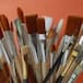 Peculiar artista vende sus pinturas en toda una fortuna
