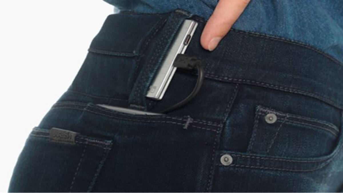 Conoce los jeans que cargan tu celular mientras los usas