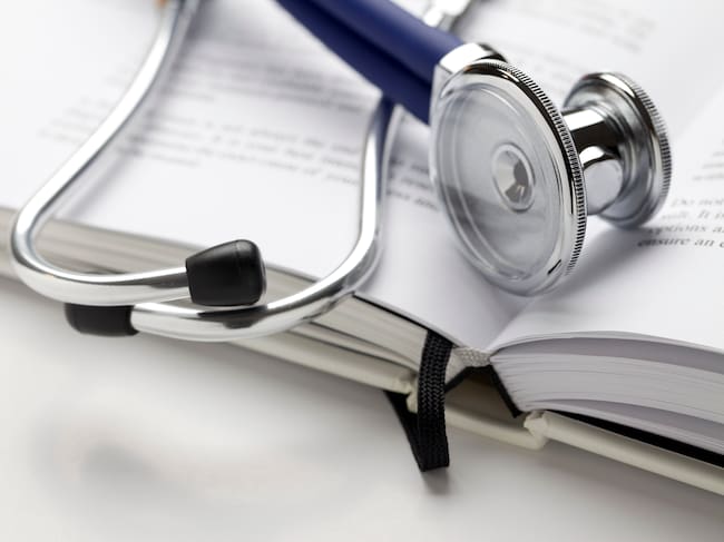 Un estetoscopio (medicina)