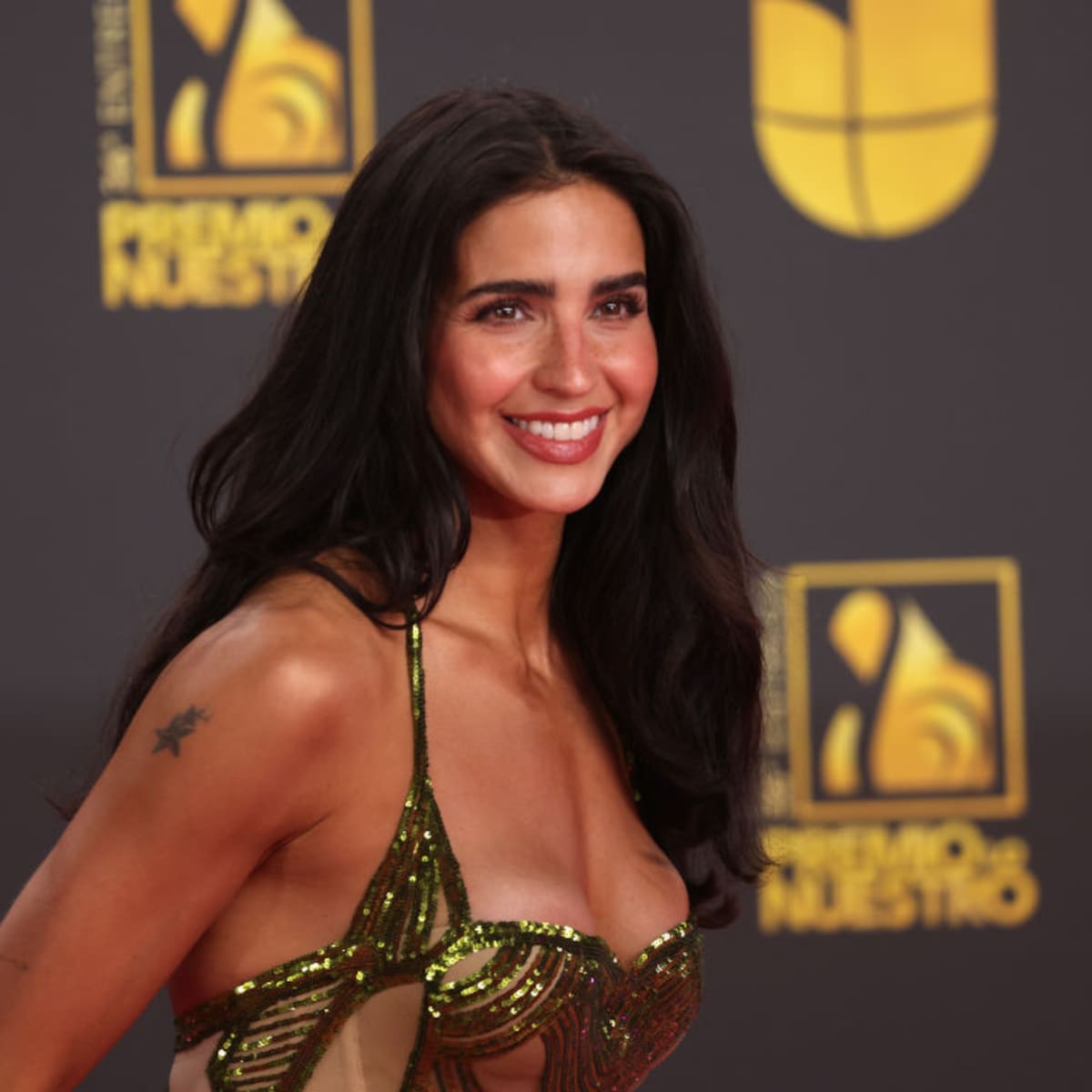 Bárbara de Regil vive momento vergonzoso en Supernova Génesis al llamar “John Lennon” a Jimmy Lennon Jr, uno de los presentadores más reconocidos del box internacional, así fue el momento