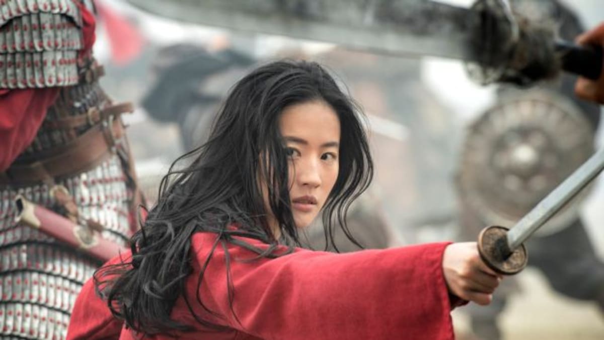 Una joven se enliasta en el ejército para defender a su nación.