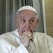 Le tocan los genitales al Papa