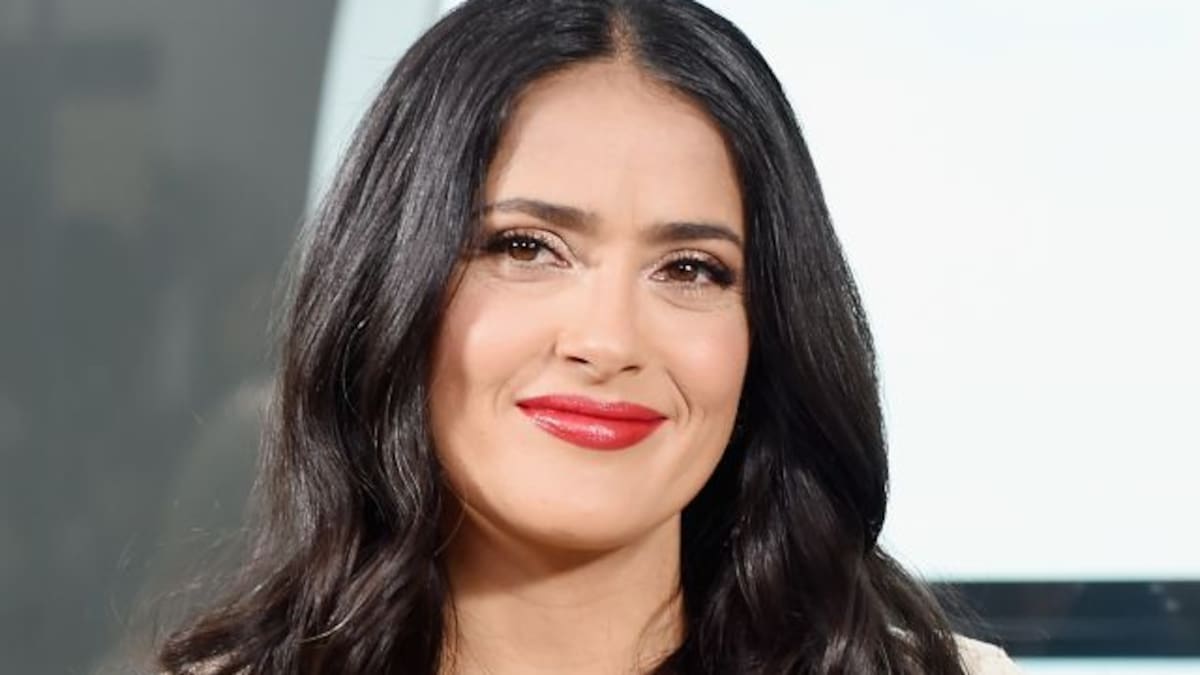 Salma Hayek divide opiniones con foto sin maquillaje