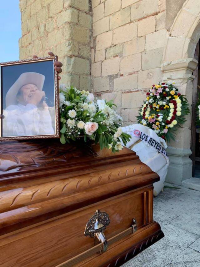 Así despidieron a Don Carlitos, dueño de la cremería