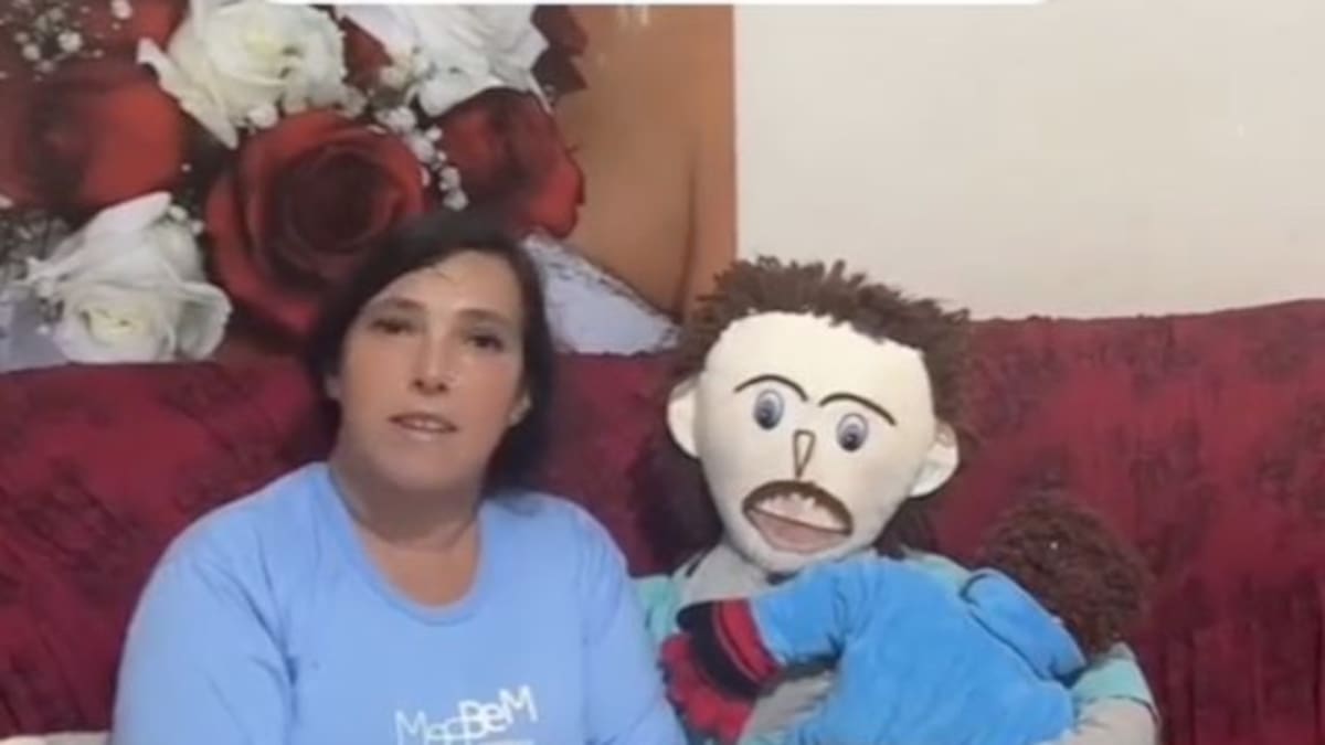 Mujer asegura que quedó embarazada de un muñeco de trapo