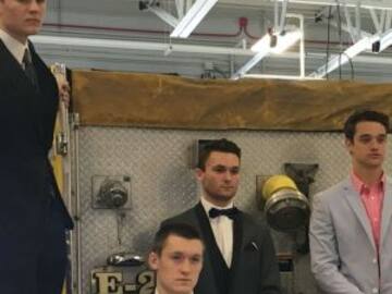 En Minnesota abrieron la central de bomberos para una graduación