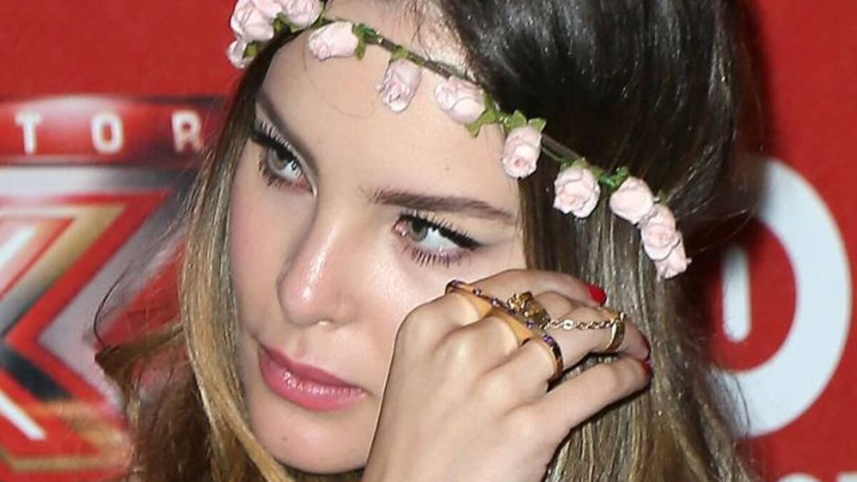 Un detalle en el maquillaje de Belinda le causa críticas