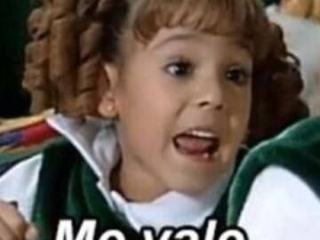 Danna Paola revive el famoso meme de "¡Me vale!"