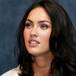 Megan Fox pasea junto con su hijo vestido de princesa
