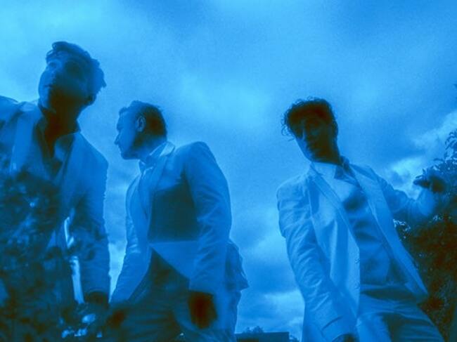 El trío mexicano de música pop en la portada de su gira "Panorama" Tour