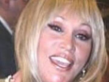 Laura León se una a La Chona Challenge... con la canción equivocada