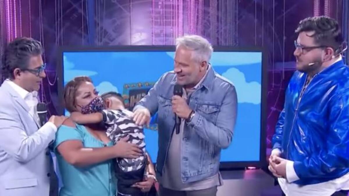 Paul Stanley hace llorar a niño durante programa en vivo