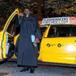 astor taxista ofrece a pasajeros confesarse durante el viaje